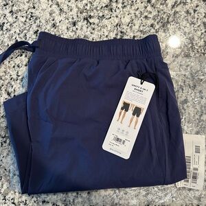 *NWT* Alo Yoga 2n1 Utility Shorts